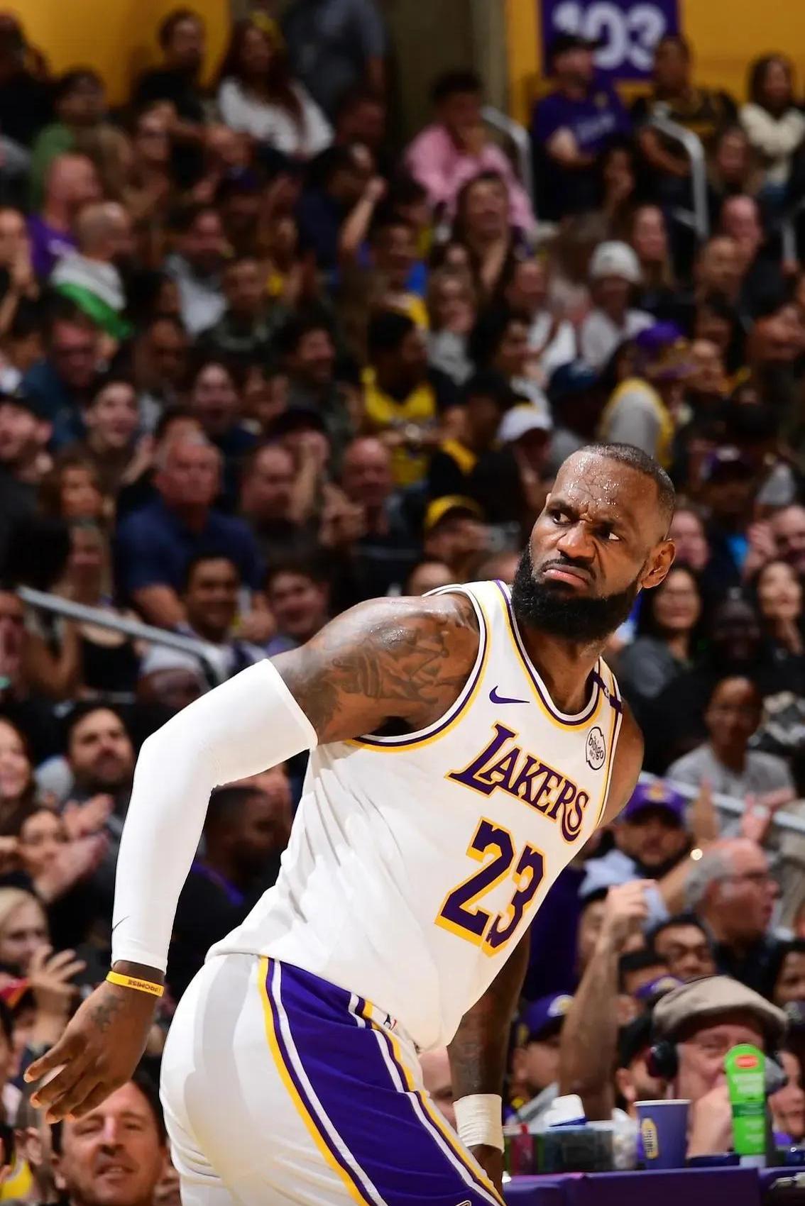 关于湖人主场大胜尼克斯,兰德尔打出高效比赛的信息 关于湖人主场大胜尼克斯,兰德尔打出高效比赛的信息