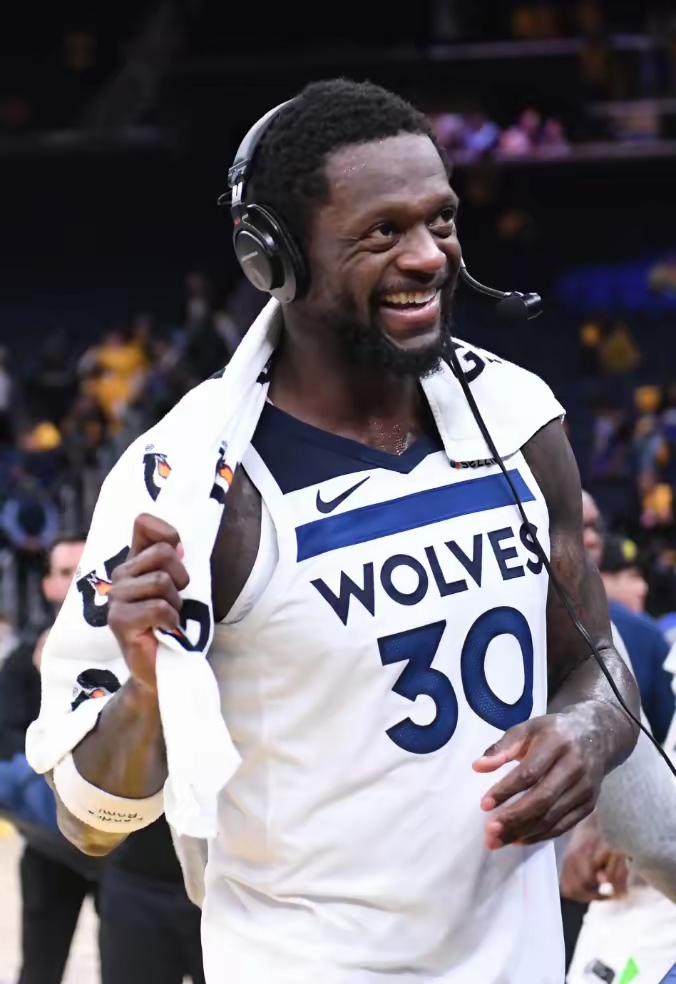 关于湖人主场大胜尼克斯,兰德尔打出高效比赛的信息 关于湖人主场大胜尼克斯,兰德尔打出高效比赛的信息